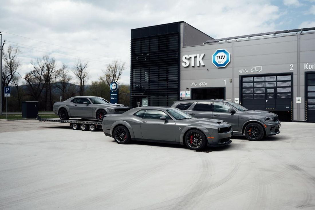 Dovoz amerických áut z EÚ: dva Dodge Challenger SRT a Dodge Durango SRT pred STK