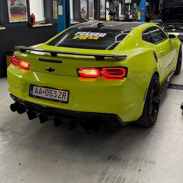 Chevrolet Camaro v dielni